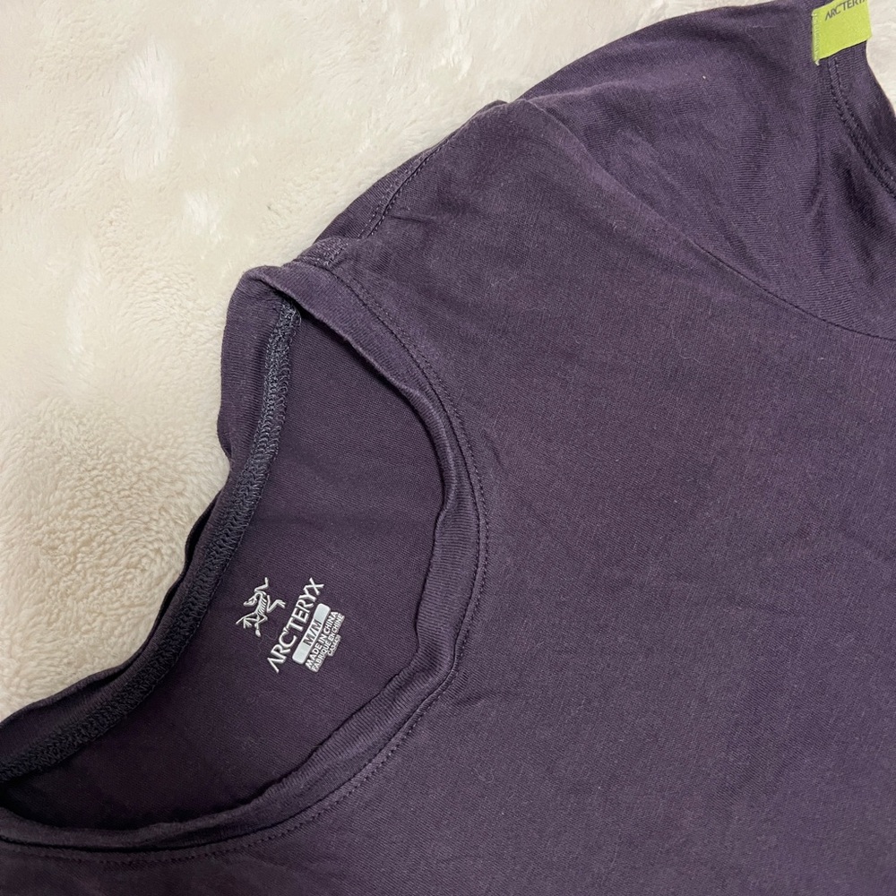 ARC'TERYX Womens Graphic Tee Size M Purple Cotton Jersey Knit Short Sleeve - Picture 2 of 3